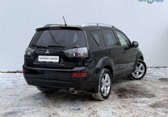 Подержанный автомобиль Mitsubishi Outlander 2008 года (5 фото)