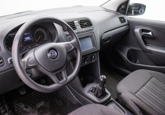Подержанный автомобиль Volkswagen Polo Sedan 2016 года (9 фото)