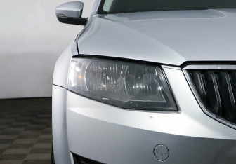 Подержанный автомобиль Skoda Octavia Wagon 2014 года (7 фото)