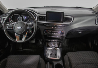 Подержанный автомобиль Kia Ceed Hatchback 2019 года (13 фото)