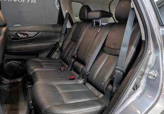 Подержанный автомобиль Nissan X-Trail 2019 года (25 фото)