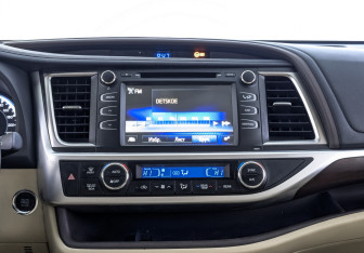 Подержанный автомобиль Toyota Highlander 2015 года (17 фото)