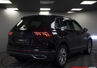 Подержанный автомобиль Volkswagen Tiguan 2021 года (23 фото)