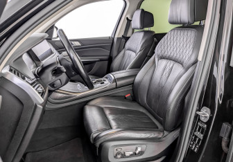 Подержанный автомобиль BMW X7 2019 года (22 фото)