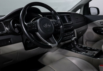 Подержанный автомобиль Kia Carnival 2019 года (9 фото)