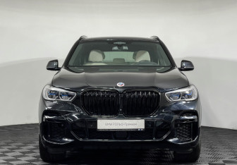 Подержанный автомобиль BMW X5 2022 года (3 фото)