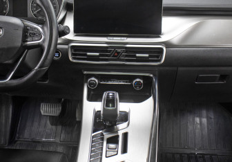 Подержанный автомобиль Geely Coolray 2020 года (15 фото)