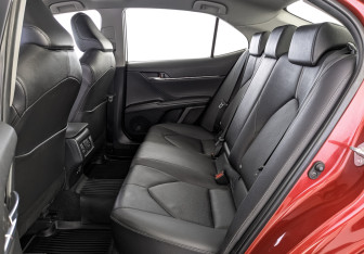 Подержанный автомобиль Toyota Camry Sedan 2021 года (18 фото)