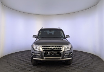 Подержанный автомобиль Mitsubishi Pajero 2017 года (2 фото)
