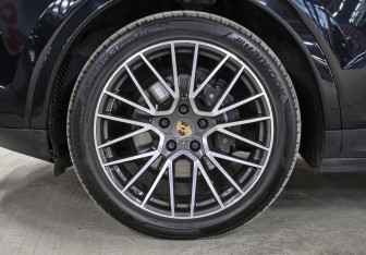 Подержанный автомобиль Porsche Cayenne 2019 года (26 фото)