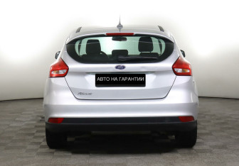 Подержанный автомобиль Ford Focus Hatchback 2017 года (4 фото)