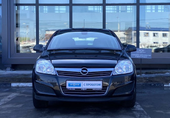 Подержанный автомобиль Opel Astra Hatchback 2014 года (2 фото)
