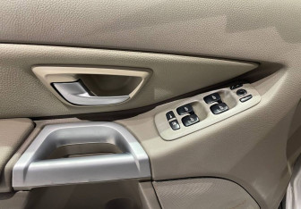 Подержанный автомобиль Volvo XC90 2004 года (18 фото)