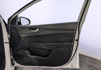 Подержанный автомобиль Hyundai Solaris Sedan 2021 года (25 фото)