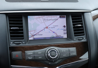 Подержанный автомобиль Infiniti QX56 2011 года (18 фото)