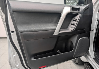 Подержанный автомобиль Toyota Land Cruiser Prado 2019 года (19 фото)