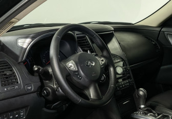 Подержанный автомобиль Infiniti FX 2011 года (12 фото)