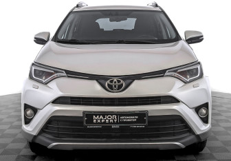 Подержанный автомобиль Toyota RAV4 2019 года (2 фото)