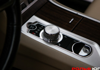 Подержанный автомобиль Jaguar XF Sedan 2013 года (16 фото)