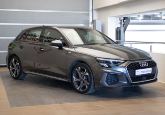 Подержанный автомобиль Audi A3 Hatchback 2021 года (3 фото)