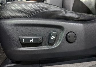 Подержанный автомобиль Toyota Land Cruiser Prado 2013 года (27 фото)