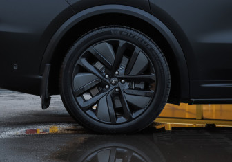 Подержанный автомобиль LiXiang L9 2023 года (13 фото)