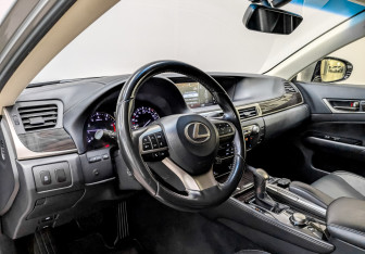 Подержанный автомобиль Lexus GS 2018 года (17 фото)