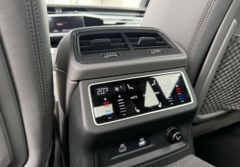 Подержанный автомобиль Audi A7 2021 года (12 фото)