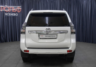 Подержанный автомобиль Toyota Land Cruiser Prado 2014 года (6 фото)
