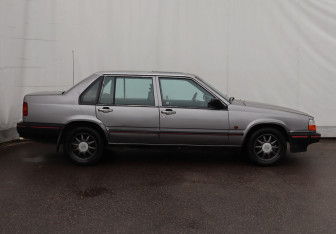 Подержанный автомобиль Volvo 940 Sedan 1992 года (7 фото)