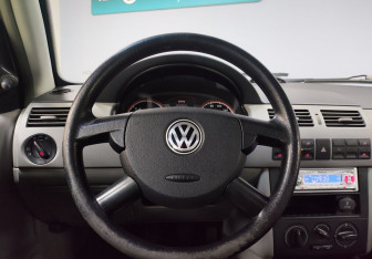 Подержанный автомобиль Volkswagen Pointer 2004 года (15 фото)