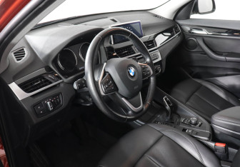 Подержанный автомобиль BMW X1 2020 года (11 фото)