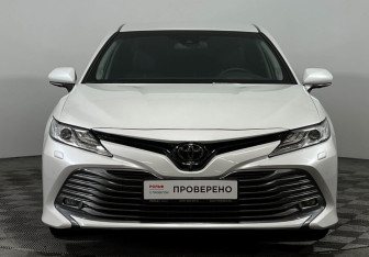 Подержанный автомобиль Toyota Camry Sedan 2019 года (2 фото)