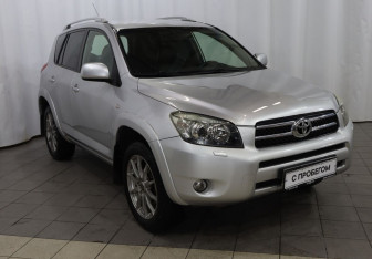 Подержанный автомобиль Toyota RAV4 2007 года (3 фото)