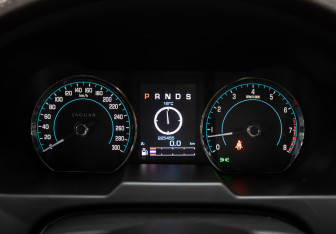 Подержанный автомобиль Jaguar XF Sedan 2011 года (13 фото)