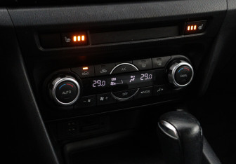 Подержанный автомобиль Mazda 3 Sedan 2014 года (20 фото)