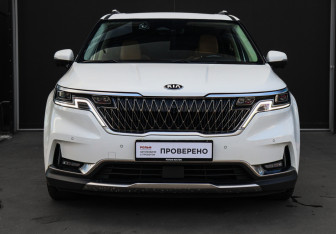 Подержанный автомобиль Kia Carnival 2021 года (2 фото)