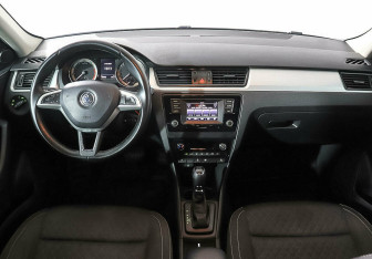 Подержанный автомобиль Skoda Rapid Liftback 2016 года (6 фото)