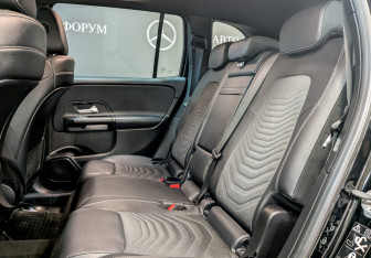 Подержанный автомобиль Mercedes-Benz GLB 2020 года (12 фото)