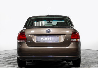 Подержанный автомобиль Volkswagen Polo Sedan 2014 года (6 фото)