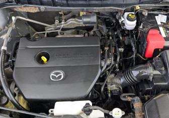 Подержанный автомобиль Mazda CX-7 2011 года (9 фото)