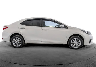 Подержанный автомобиль Toyota Corolla Sedan 2015 года (4 фото)