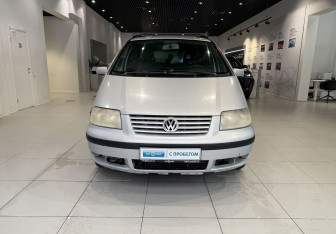 Подержанный автомобиль Volkswagen Sharan 2003 года (2 фото)