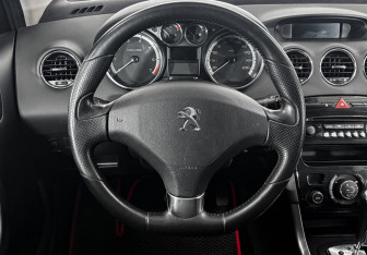 Подержанный автомобиль Peugeot 308 Hatchback 2013 года (20 фото)