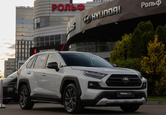 Подержанный автомобиль Toyota RAV4 2025 года (2 фото)