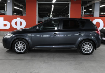 Подержанный автомобиль Kia Ceed Hatchback 2009 года (8 фото)