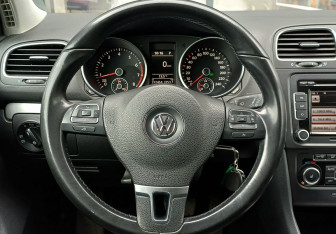Подержанный автомобиль Volkswagen Golf Hatchback 2011 года (11 фото)