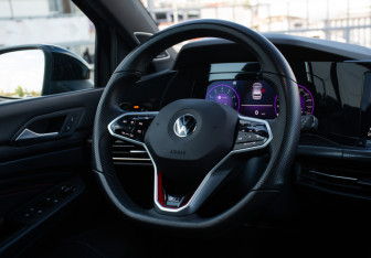 Подержанный автомобиль Volkswagen Golf GTI Hatchback 2021 года (19 фото)