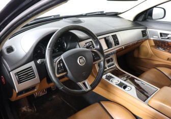Подержанный автомобиль Jaguar XF Sedan 2011 года (5 фото)