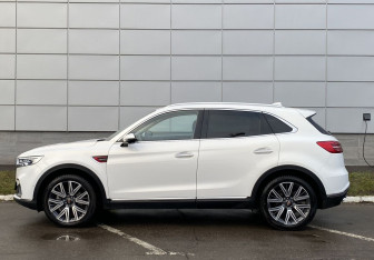 Подержанный автомобиль Hongqi HS5 2023 года (8 фото)